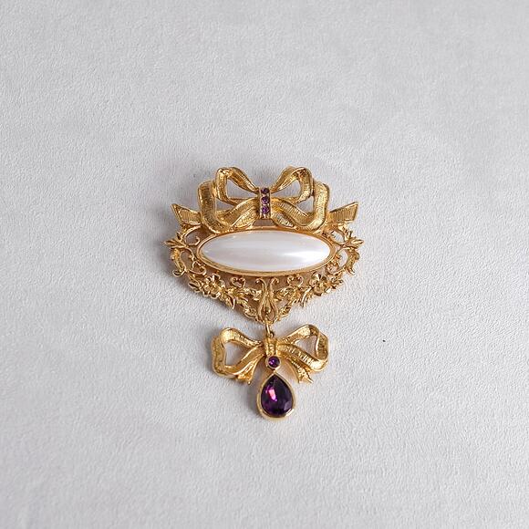 Avon Bow Brooch Vintage Gold-Tone Faux Pearl Purple CZ Statement - Picture 4 of 5